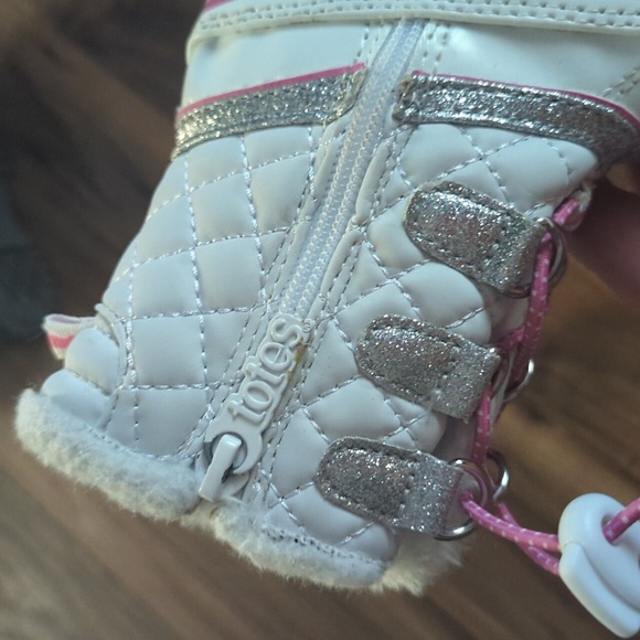 Totes Brand Little Toddler Snow Boots Baby Girls Size 5. White Gray And Pink. - Picture 4 of 5